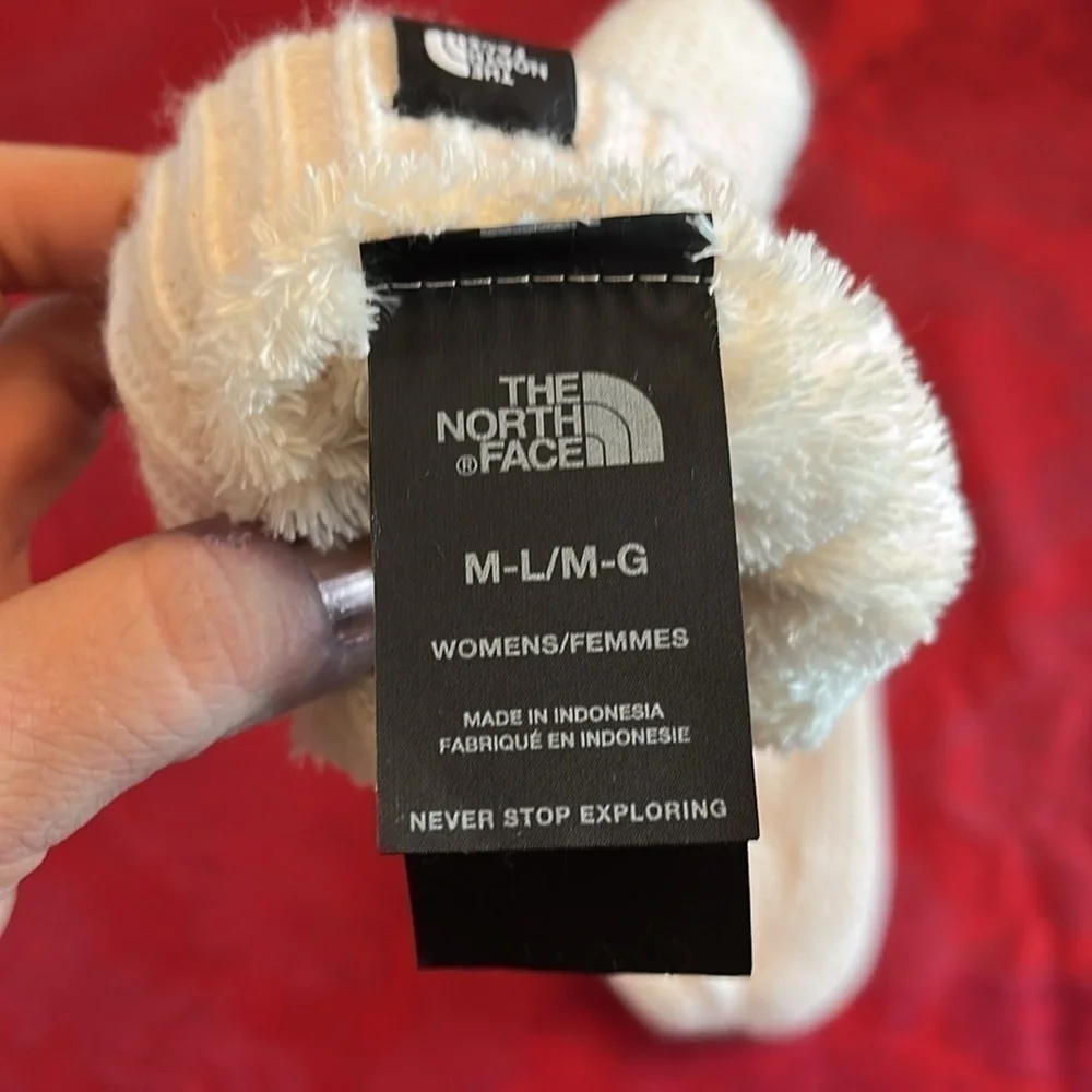 NWOT The North Face Ivory Cable Knit Mittens w/ Fleece Lining Winter Gloves